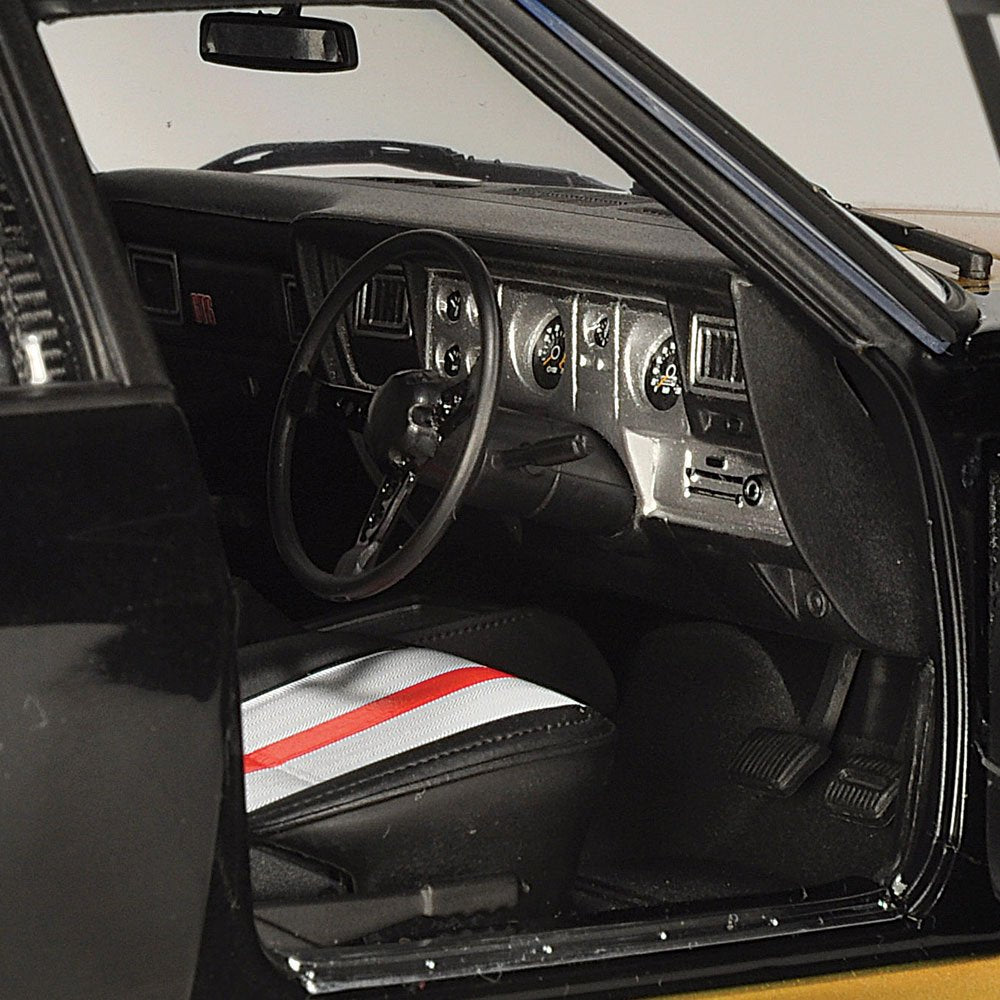 1:18 Classic Carlectables Holden HX Monaro Tuxedo Black 18860