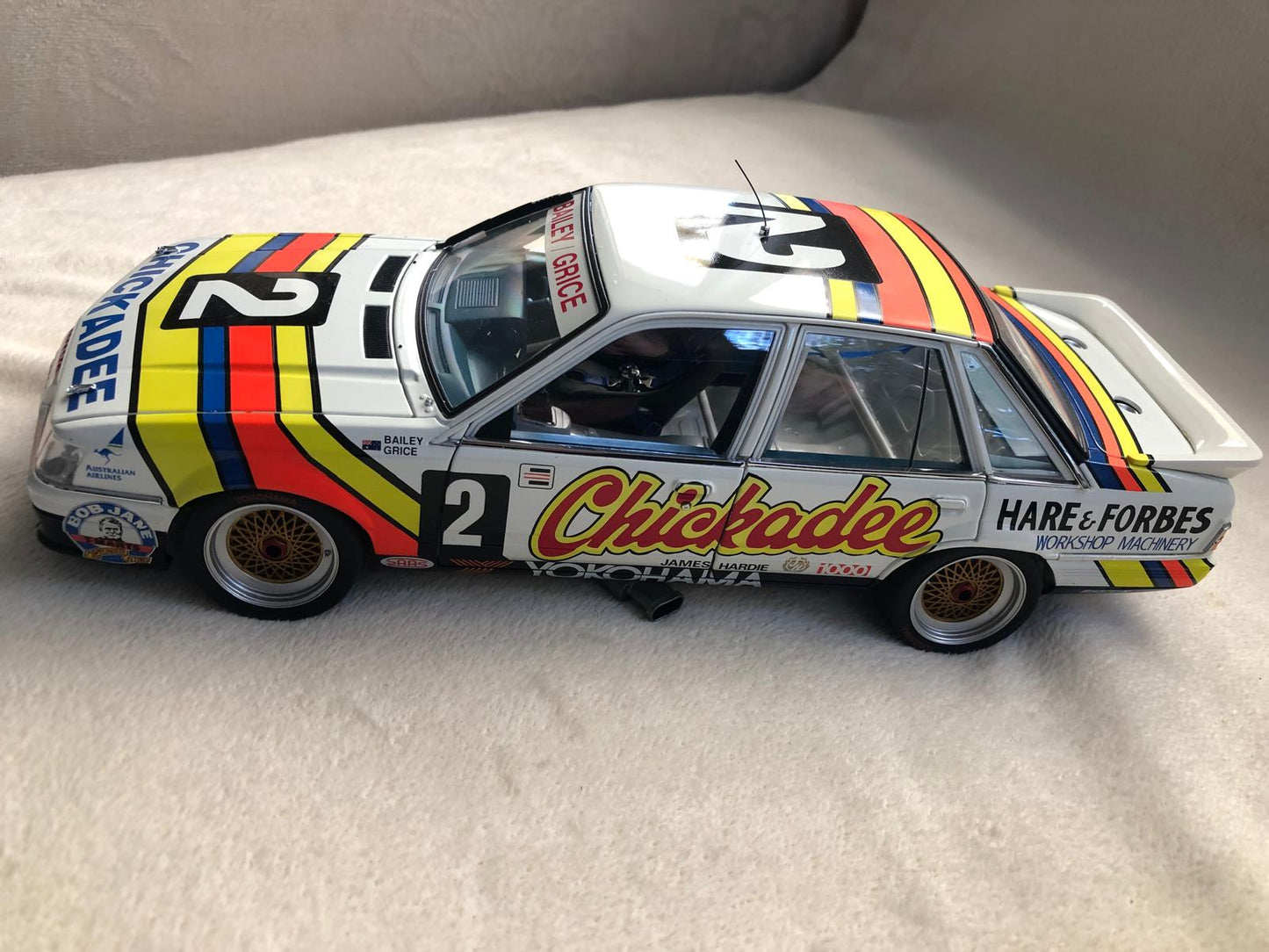1:18 Holden VK Commodore 1986 Bathurst Winner 18267 Classic Carlectables