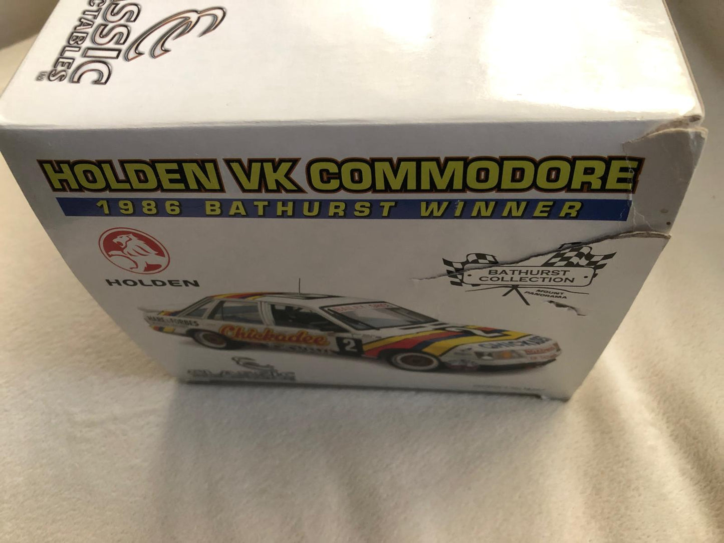 1:18 Holden VK Commodore 1986 Bathurst Winner 18267 Classic Carlectables