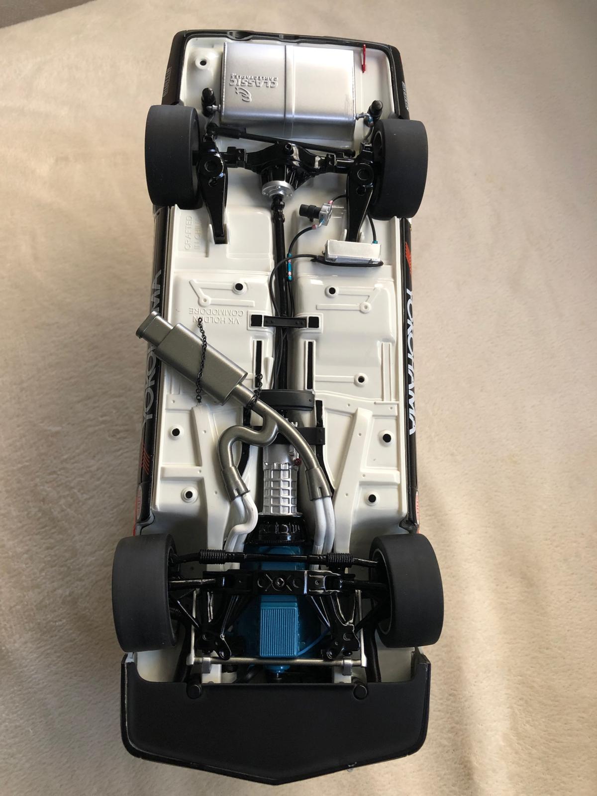 1:18 Holden VK Commodore 1986 Bathurst Winner 18267 Classic Carlectables