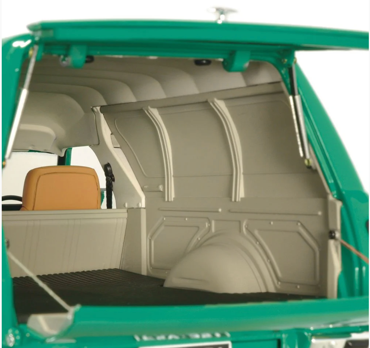 1:18 Classic Carlectables Ford XC Sundowner Modena Green 18851