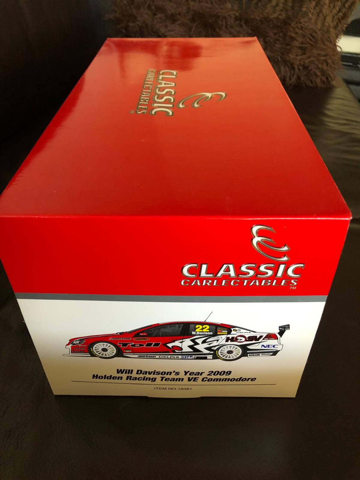 1:18 Holden VE Commodore 2009 Holden Racing Team Will Davison 18381 Classic Carlectables