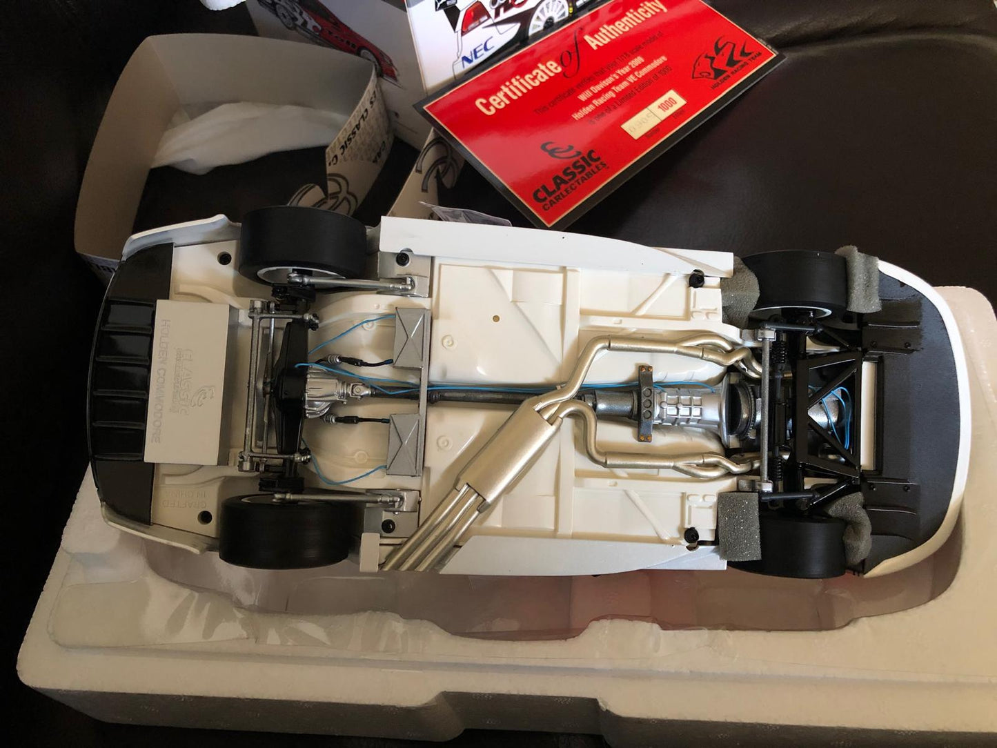 1:18 Holden VE Commodore 2009 Holden Racing Team Will Davison 18381 Classic Carlectables